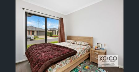 Modern Family Living in the Heart of Tarneit - Photo 3