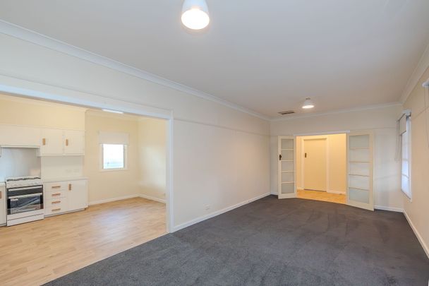 Spacious & Freshly Updated Family Home Close to Town - Photo 1
