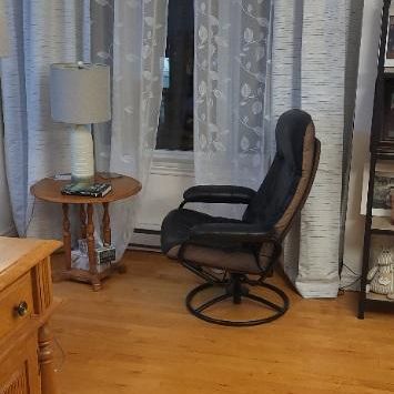 Appartement 4 1/2 très beau et très éclairé situé au 2e étage - Photo 4