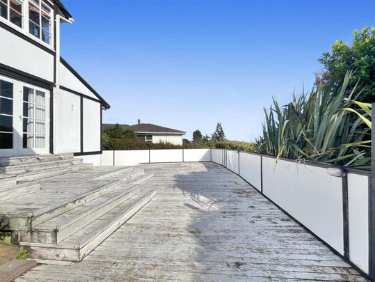 Spacious & Charming Character Home. - Photo 1