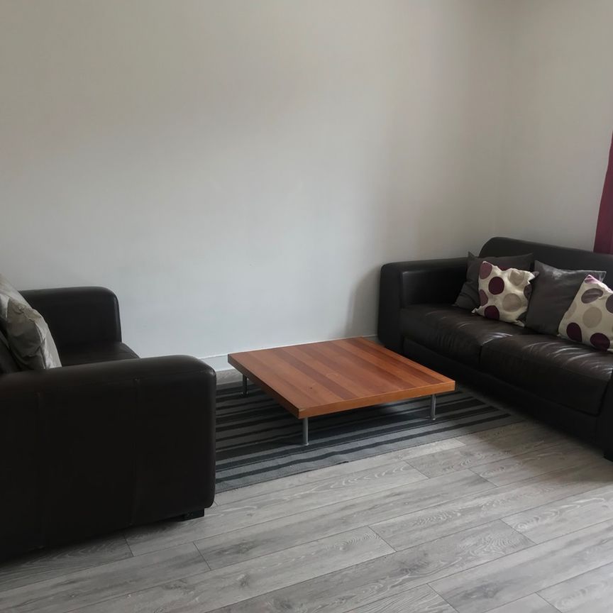 Room in a Shared Flat, Craigpark Dr, G31 - Photo 1