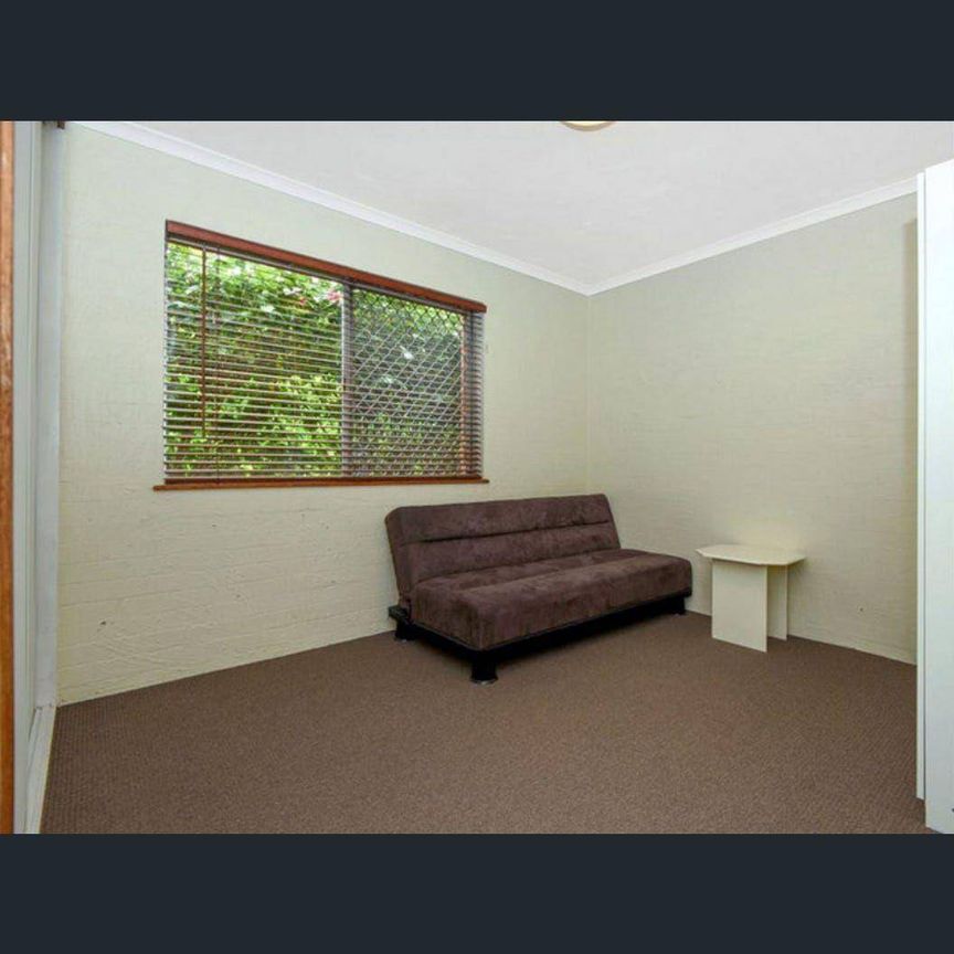 Neat & Presentable 3-Bedroom Unit in Leafy East Toowoomba - Photo 1