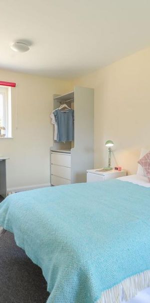 8 bedroom house to rent - Photo 1