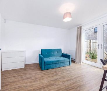 4 bedroom terraced house to rent - Photo 5