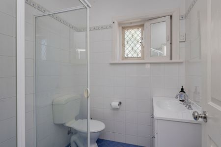 Charming 1950's Home Close to the City and the Beach! - Photo 3