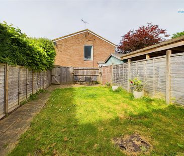 Three bedroom mid-terrace house, in good decorative order, located close to Hassocks train station. Offered to let part/un-furnished. Available 3rd June 2024. - Photo 5