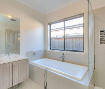 Spacious 4-Bedroom Home in Mernda - Photo 1