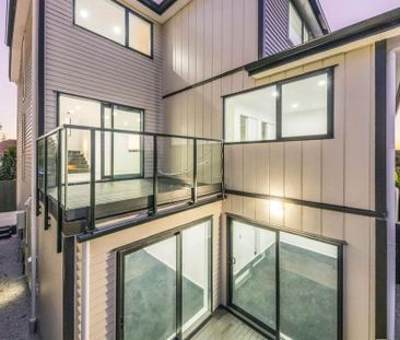 Spacious 5-Bedroom Family Home for Rent in Point England - Photo 3