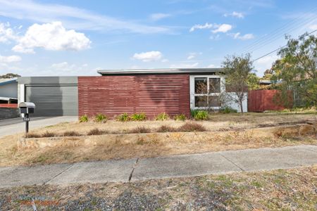 140 Kalgoorlie Crescent, Fisher ACT 2611 - House For Rent | Domain - Photo 4