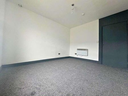 Flat, Carters Green, West Bromwich, B70 - Photo 5