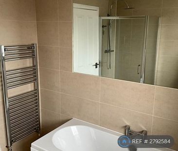 4 bedroom semi-detached house to rent - Photo 5