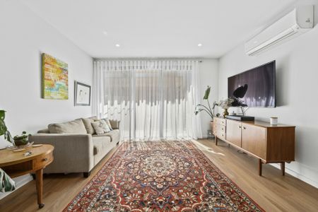 Charming Coombs Townhouse! - Photo 2