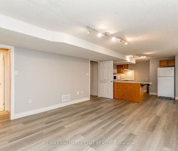 Detached Home For Lease | S8079688 - Photo 1