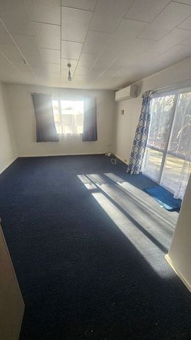 Tidy, centra city unit, Massey side of town, - Photo 2
