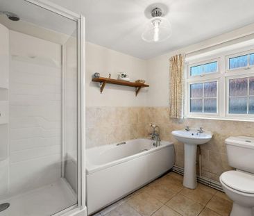 3 bedroom detached bungalow to rent - Photo 3