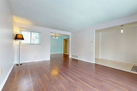 For Lease - 57 Ardgowan Crescent Unit# Main, Toronto, Ontario - Photo 4