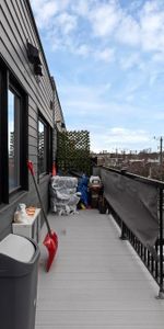 Superbe 4 1/2 très lumineux, situé dans un quartier familial avec un parc directement en face de l’immeuble. Stationnement inclus à l’arrière. - Photo 3