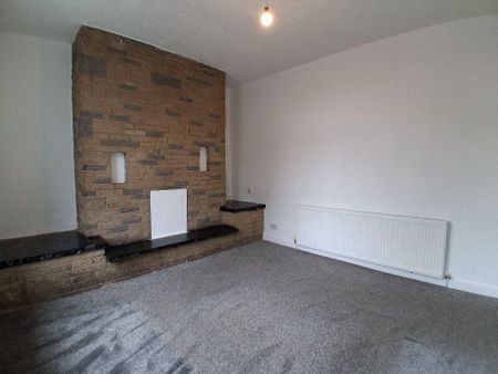 3 bedroom end of terrace house to rent - Photo 2