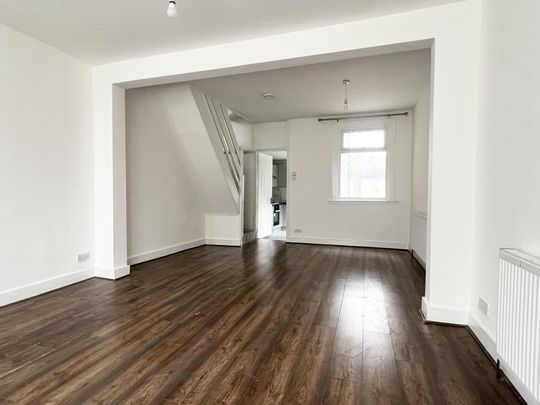 2 bedroom end of terrace house to rent - Photo 1