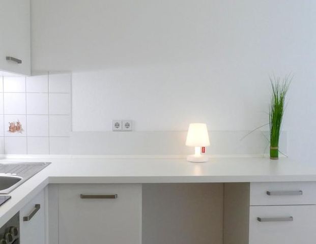 von privat- mit EBK- ruhige 2,5 Raumwohnung mit Balkon in Lusan - Foto 1