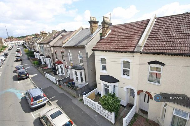 2 bedroom maisonette to rent - Photo 1