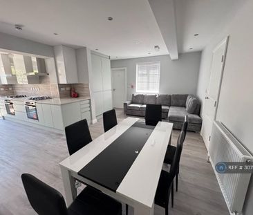 6 bedroom semi-detached house to rent - Photo 3