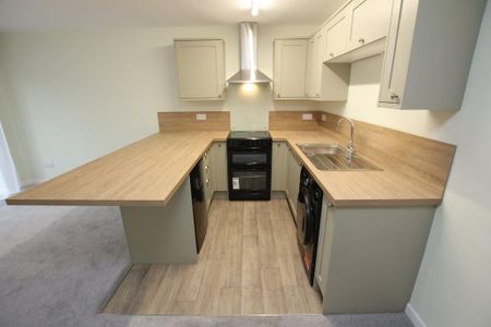 2 bedroom terraced house to rent - Photo 4