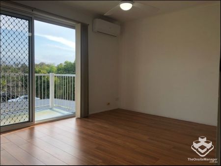 THREE BEDROOM TOWNHOUSE WITH VINYL FLOOR AND AIR CON - Photo 3