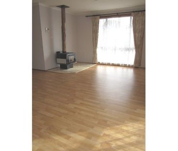 Looking for a family home in a convenient location? - Photo 1