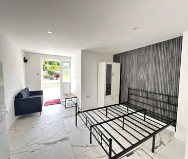 Studio to rent - Photo 2