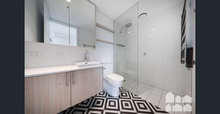 Spacious Apartment - Photo 5