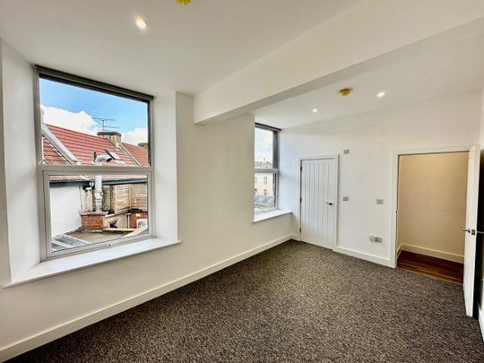 2 Bed Flat, Cotham Hill, BS6 - Photo 1