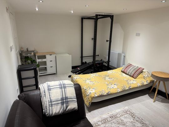 Studio Flat, Clewer Crescent, HA3 - Photo 1