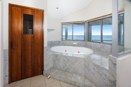 Coastal family living in the heart of Collaroy - Photo 4