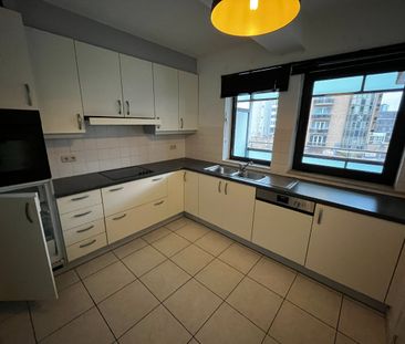 Tweeslaapkamerappartement met staanplaats in centrum Genk. - Photo 3