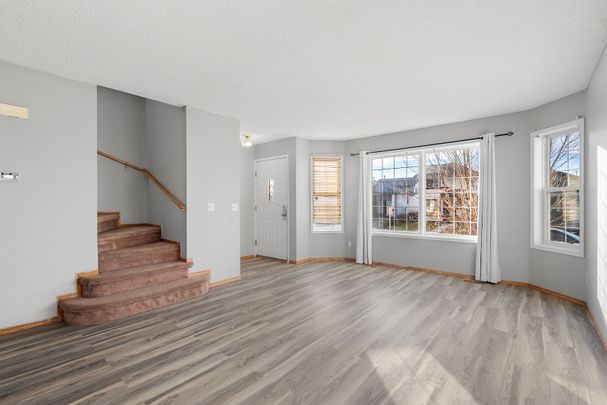 125 Martin Crossing Manor Northeast, Calgary - Photo 1