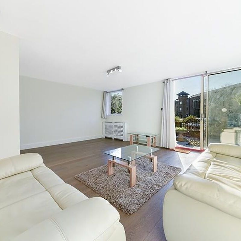 Three bedroom duplex apartment available to rent in Wapping, E1W. - Photo 1