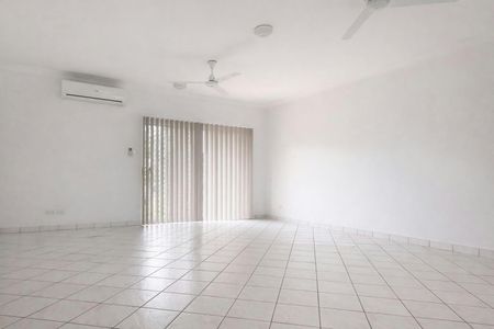 LOVELY GROUND LEVEL UNIT IN ROSEBERY - Photo 2