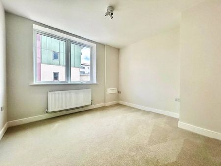 Victoria Road, Farnborough, Hampshire, GU14 - Photo 3