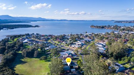 Gorgeous 3 Bedroom Cottage With Spectacular Views - UTILITES INCLUDED - Photo 4