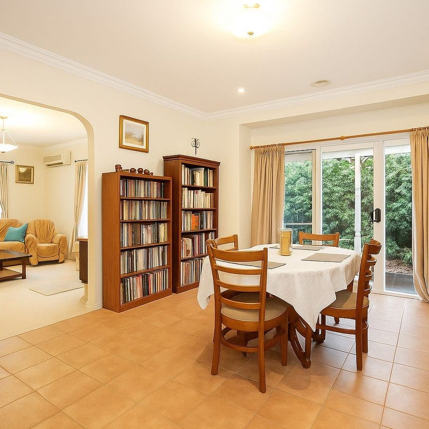 Close to everything - Photo 1