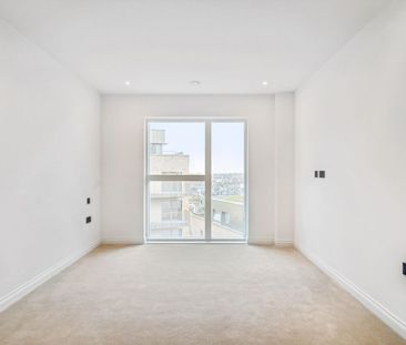 Presenting this brand new 3 bedroom apartment, set moments away from the river - Photo 2