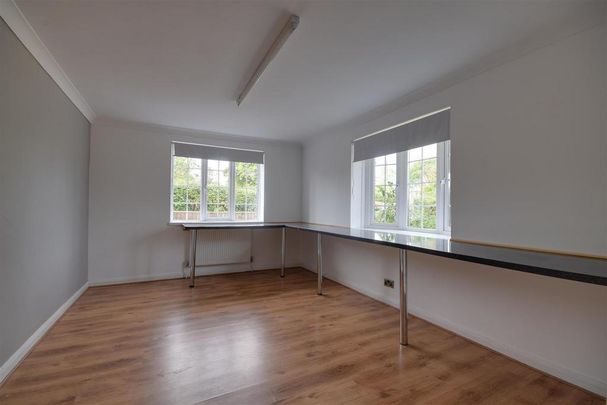 6 bedroom detached house to rent - Photo 1