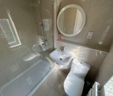 The Cobbins, Waltham Abbey, EN9 - Photo 4