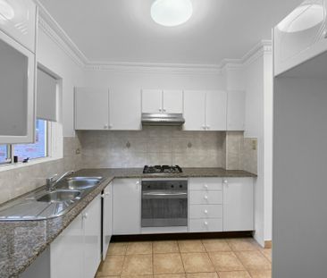 Spacious 2 Bedroom Apartment! - Photo 4