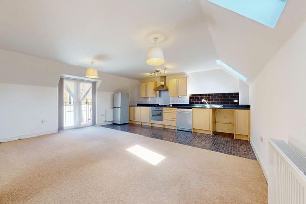 2 bedroom coach house to rent - Photo 1