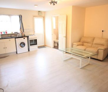 Studio to rent - Photo 3