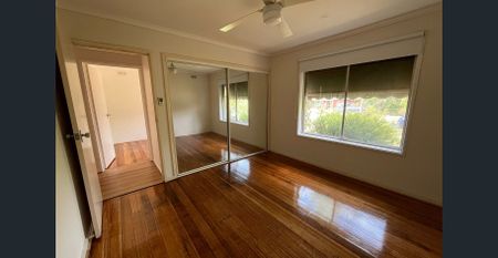 Renovated 3 Bedroom house in Prime location !!!! - Photo 3