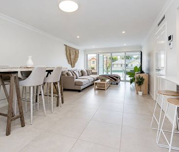 Stunning Resort-Style Apartment - walking distance to beach - Photo 1