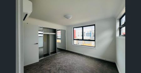 Stunning 4-Bedroom Duplex – Modern Luxury in a Prime Riverstone Location 37 Cheesbrough Street, Riverstone - Photo 4